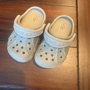 Crocs Silver Sparkle Sandals Size Baby/Toddler 5c